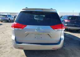 2011 TOYOTA SIENNA LE