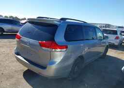 2011 TOYOTA SIENNA LE