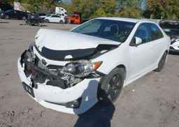 2014 TOYOTA CAMRY SE