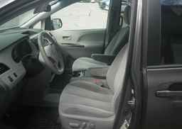 2013 TOYOTA SIENNA LE