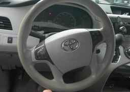 2013 TOYOTA SIENNA LE