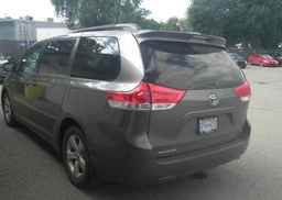 2013 TOYOTA SIENNA LE