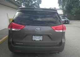 2013 TOYOTA SIENNA LE
