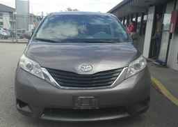 2013 TOYOTA SIENNA LE