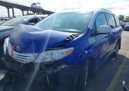 2015 TOYOTA SIENNA LE