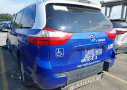 2015 TOYOTA SIENNA LE