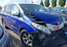 2015 TOYOTA SIENNA LE