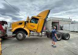 2023 PETERBILT 567