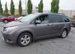 2011 TOYOTA SIENNA LE