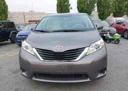 2011 TOYOTA SIENNA LE