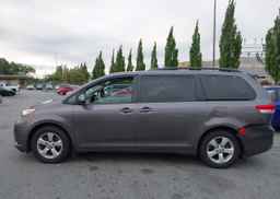 2011 TOYOTA SIENNA LE
