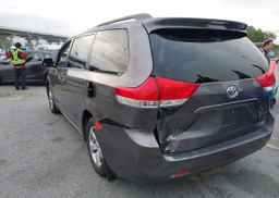 2011 TOYOTA SIENNA LE