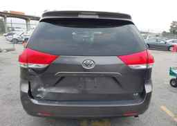 2011 TOYOTA SIENNA LE