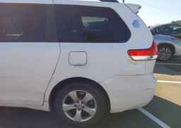 2012 TOYOTA SIENNA