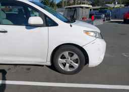 2012 TOYOTA SIENNA