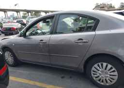 2005 MAZDA 3 I