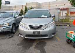2017 TOYOTA SIENNA LE