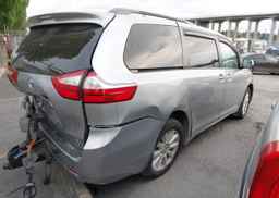 2017 TOYOTA SIENNA LE