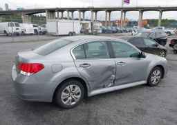 2010 SUBARU LEGACY 2.5I
