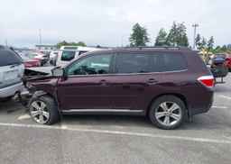 2011 TOYOTA HIGHLANDER SE