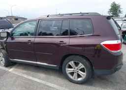 2011 TOYOTA HIGHLANDER SE