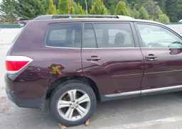 2011 TOYOTA HIGHLANDER SE