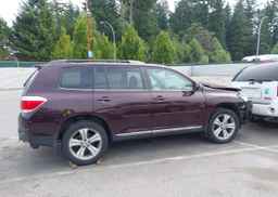 2011 TOYOTA HIGHLANDER SE
