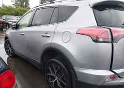 2018 TOYOTA RAV4 HV SE