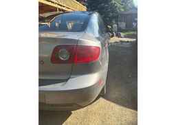 2004 MAZDA 3 I