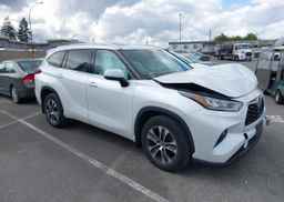 2022 TOYOTA highlander xle