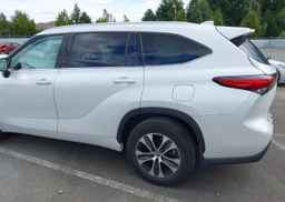 2022 TOYOTA highlander xle