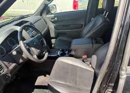 2010 FORD ESCAPE LIMITED