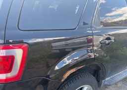 2010 FORD ESCAPE LIMITED