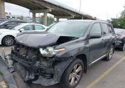 2011 TOYOTA HIGHLANDER SE