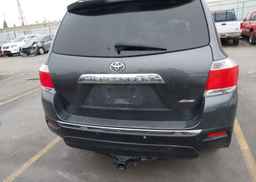 2011 TOYOTA HIGHLANDER SE