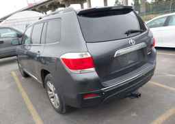 2011 TOYOTA HIGHLANDER SE