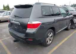 2011 TOYOTA HIGHLANDER SE