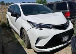 2024 TOYOTA SIENNA LE