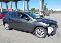 2013 MAZDA 3 I