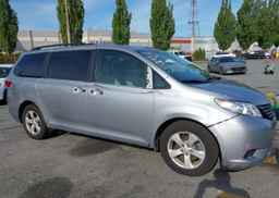 2015 TOYOTA SIENNA