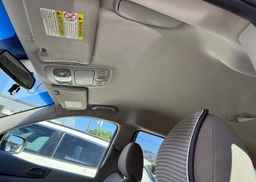 2011 KIA SEDONA LX