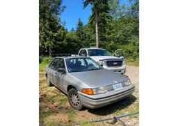 1992 FORD ESCORT LX-E
