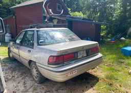 1992 FORD ESCORT LX-E