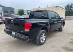 2014 NISSAN TITAN