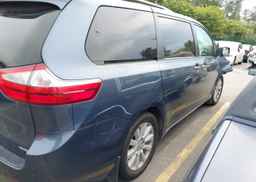 2017 TOYOTA SIENNA XLE