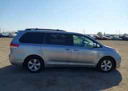 2012 TOYOTA SIENNA LE