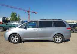 2012 TOYOTA SIENNA LE
