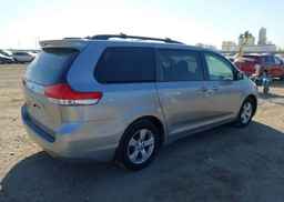 2012 TOYOTA SIENNA LE