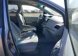 2012 TOYOTA SIENNA LE