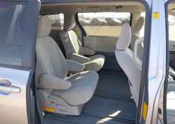 2012 TOYOTA SIENNA LE